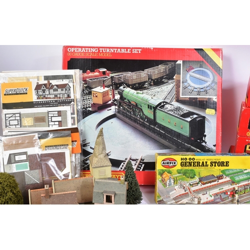 152 - Model Railway - a collection of assorted Hornby OO gauge model railway trainset locomotives, rolling... 