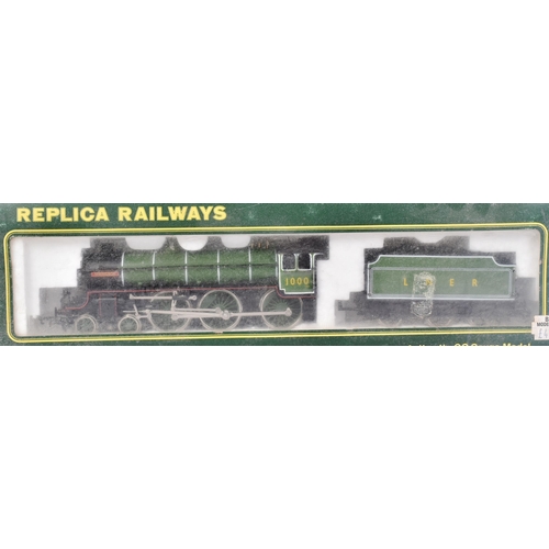 153 - A collection of x4 Replica Railways OO Gauge model railway trainset locomotive and brake vans, compr... 