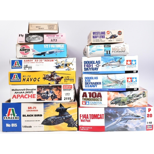 180 - A collection of x13 assorted vintage plastic model kits of aircraft and aviation interest from vario... 