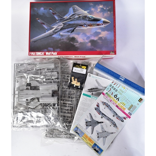 180 - A collection of x13 assorted vintage plastic model kits of aircraft and aviation interest from vario... 