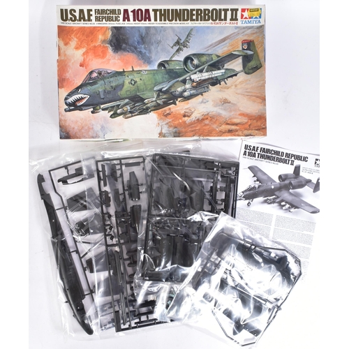 180 - A collection of x13 assorted vintage plastic model kits of aircraft and aviation interest from vario... 