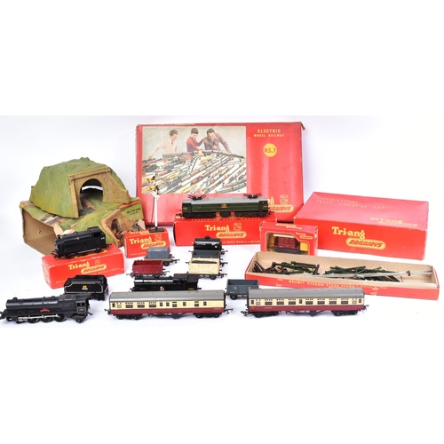 185 - A collection of assorted Hornby, Hornby Dublo and Triang OO gauge model railway trainset rolling sto... 