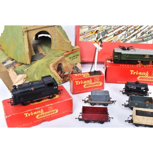 185 - A collection of assorted Hornby, Hornby Dublo and Triang OO gauge model railway trainset rolling sto... 