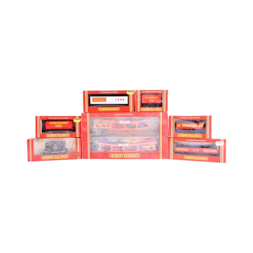 196 - A collection of assorted Hornby OO gauge model railway trainset locomotive rolling stock container, ... 