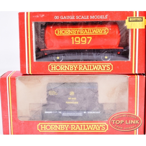 196 - A collection of assorted Hornby OO gauge model railway trainset locomotive rolling stock container, ... 