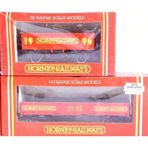 196 - A collection of assorted Hornby OO gauge model railway trainset locomotive rolling stock container, ... 