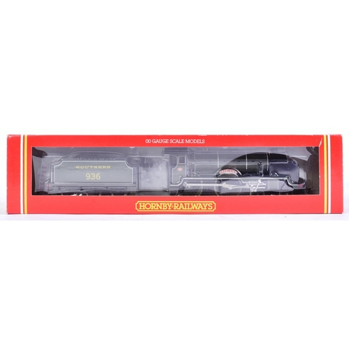 208 - Model Railway - an original Hornby OO gauge model railway trainset locomotive engine No. R132 School... 