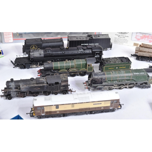 230 - Model Railway - a collection of assorted OO gauge model railway trainset locomotives, rolling stock ... 