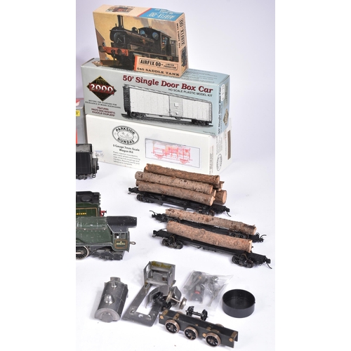 230 - Model Railway - a collection of assorted OO gauge model railway trainset locomotives, rolling stock ... 