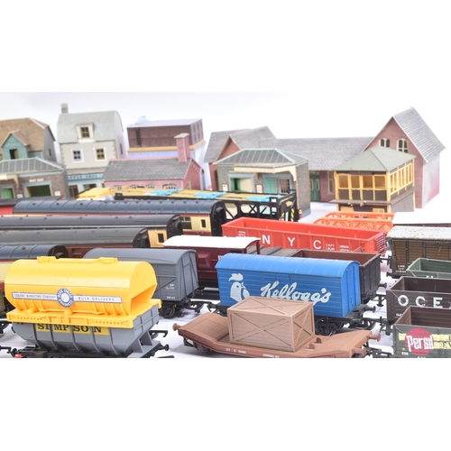 247 - Model Railway - a collection of assorted OO gauge model railway trainset locomotive rolling stock ca... 