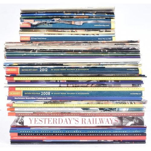 253 - A large collection of vintage OO gauge model railway trainset magazines and catalogues of Hornby, Li... 