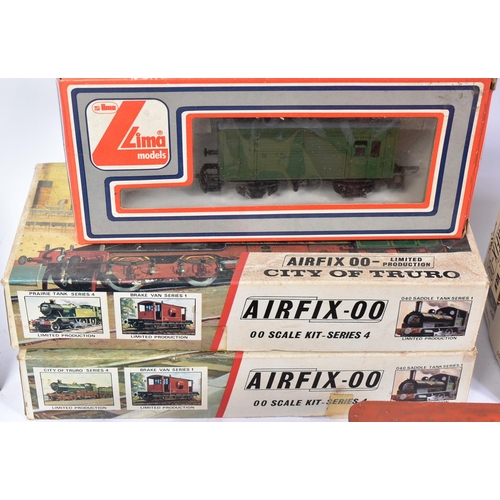 256 - Model Railway - a collection of assorted OO gauge model railway trainset locomotive model kits, roll... 