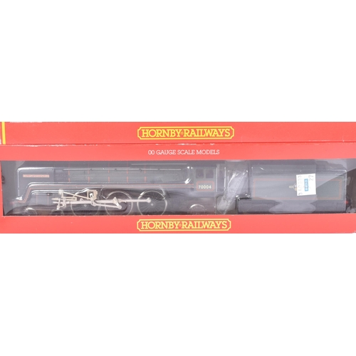 257 - Model Railway - x2 original Hornby OO gauge model railway trainset locomotive engines comprising; R3... 