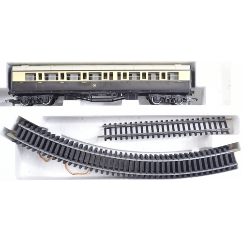 268 - An original Hornby Commemorative Limited Edition OO gauge model railway trainset locomotive set No. ... 