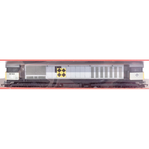 269 - Model Railway - x2 Hornby OO gauge model railway diesel trainset locomotive engines comprising; R705... 