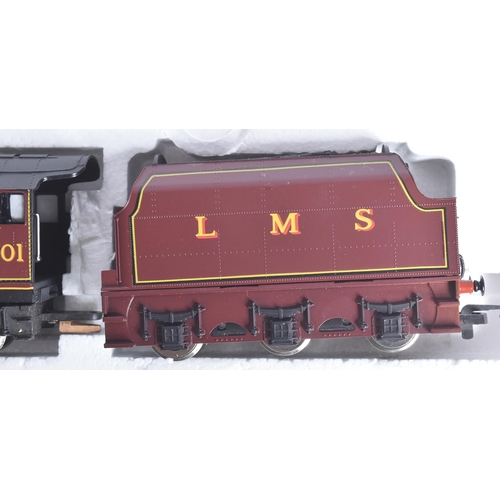 293 - Model Railway - x2 Hornby OO gauge model railway trainset locomotive engines comprising; R832 LMS 4-... 