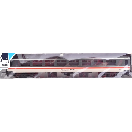 299 - A collection of x11 Lima OO gauge model railway trainset locomotive rolling stock coaches / carriage... 