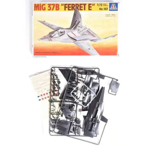 302 - Model Kits - a collection of x8 vintage 1/72 scale plastic model kits of Military interest to includ... 