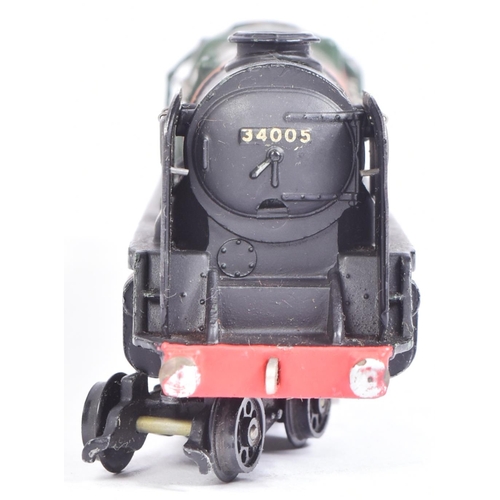 315 - A vintage Wrenn HO / OO gauge model railway trainset locomotive engine and tender, 4-6-2 34005 'Barn... 