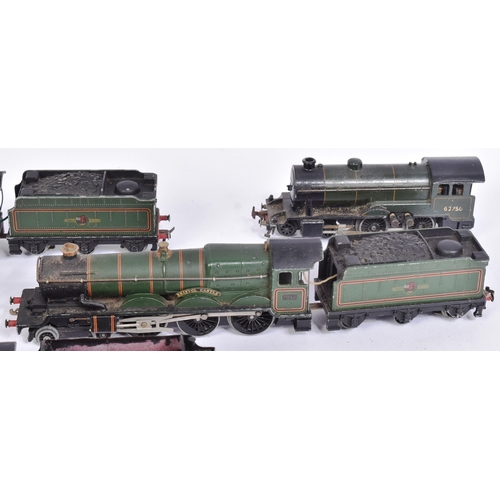 32 - A collection of assorted vintage Hornby Dublo model railway trainset locomotive engines, to include:... 