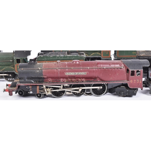 32 - A collection of assorted vintage Hornby Dublo model railway trainset locomotive engines, to include:... 