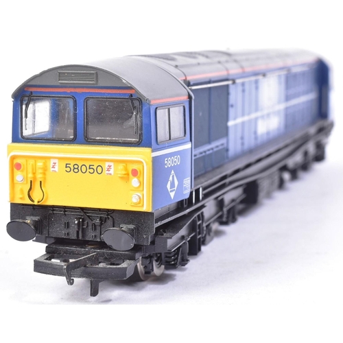 323 - Model Railway - x2 OO gauge model railway diesel trainset locomotive engines comprising; Hornby R358... 