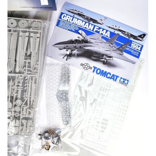 330 - A vintage Tamiya plastic model kit 1/32 scale, of American fighter aircraft the Grumman F-14A Tomcat... 