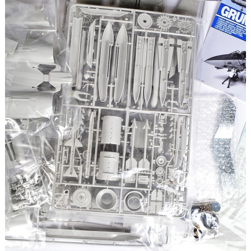 330 - A vintage Tamiya plastic model kit 1/32 scale, of American fighter aircraft the Grumman F-14A Tomcat... 