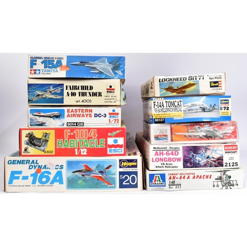 330 - A vintage Tamiya plastic model kit 1/32 scale, of American fighter aircraft the Grumman F-14A Tomcat... 