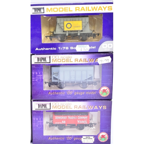 332 - Model Railway - a collection of Dapol made OO gauge model railway trainset locomotive rolling stock ... 