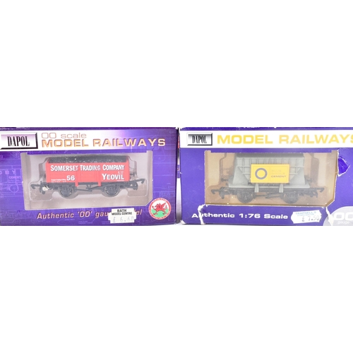 332 - Model Railway - a collection of Dapol made OO gauge model railway trainset locomotive rolling stock ... 