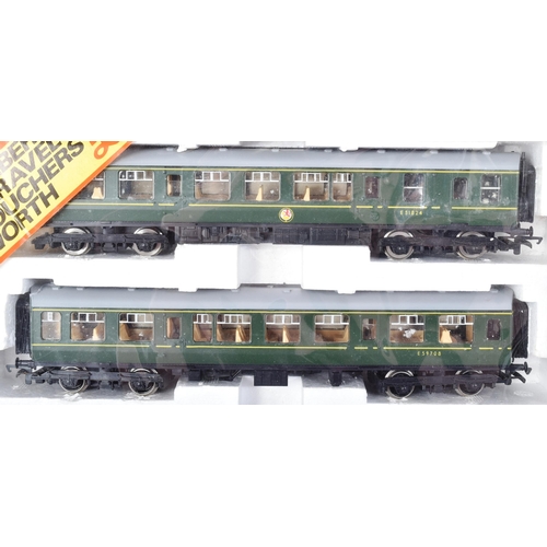 340 - A vintage Hornby OO gauge model railway electric trainset No.R687 'B.R. 3 Car Diesel Multiple Unit P... 