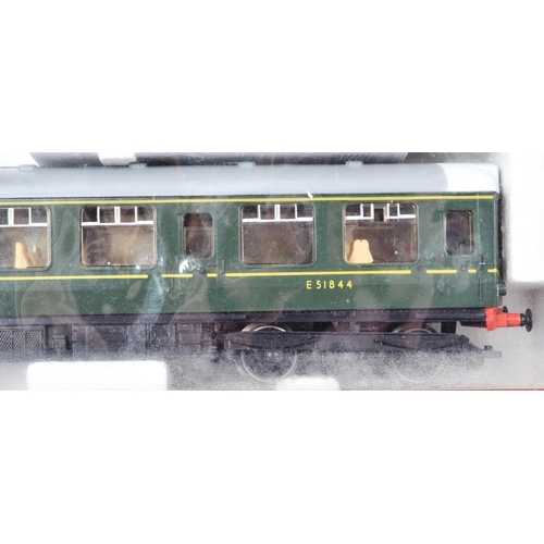 340 - A vintage Hornby OO gauge model railway electric trainset No.R687 'B.R. 3 Car Diesel Multiple Unit P... 