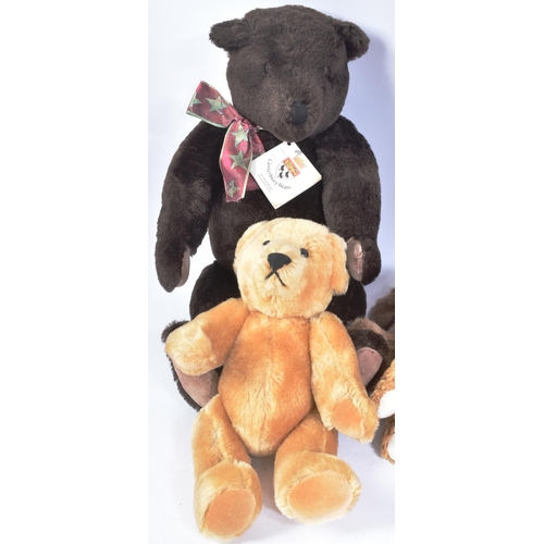 360 - Teddy Bears - a collection of assorted soft toy teddy bears, largely German Steiff made examples to ... 