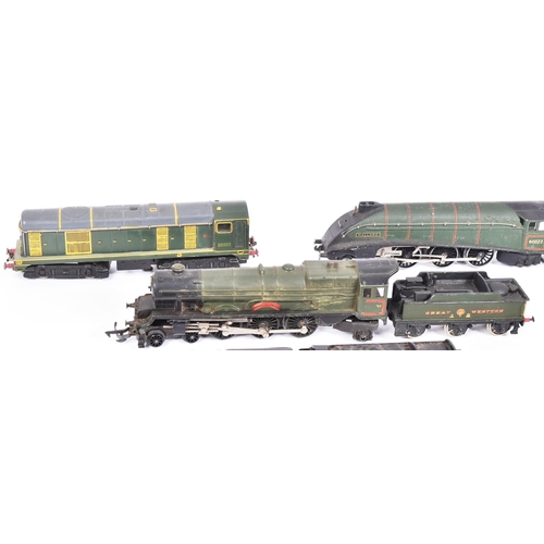 38 - A collection of assorted vintage Hornby OO gauge model railway trainset locomotive engines, to inclu... 