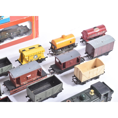 466 - Model Railway - a collection of assorted OO gauge model railway trainset locomotive engines and a se... 