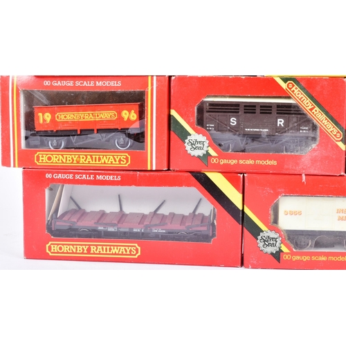 49 - A collection of assorted OO gauge model railway trainset locomotive rolling stock wagons, vans and c... 