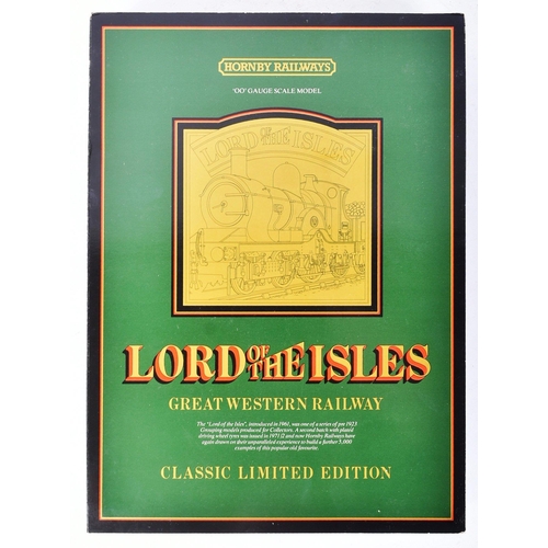 67 - A vintage Hornby OO gauge model railway electric trainset 'Lord of the Isles' R795. The set containi... 