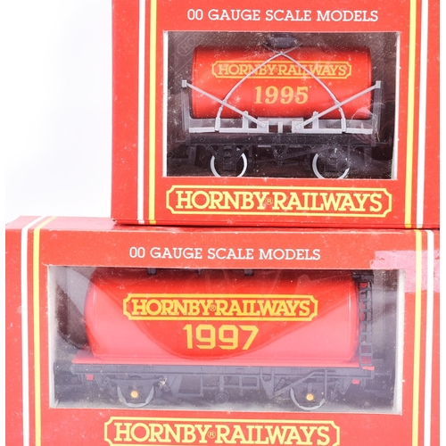 72 - A collection of x8 Hornby OO gauge model railway trainset locomotive rolling stock wagons, comprisin... 