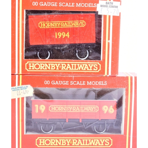 72 - A collection of x8 Hornby OO gauge model railway trainset locomotive rolling stock wagons, comprisin... 