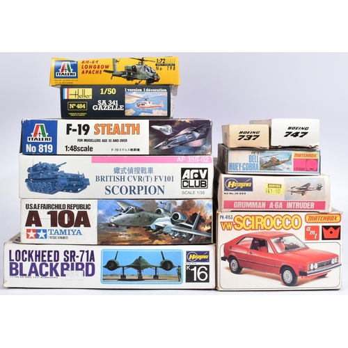 75 - Collection of vintage assorted model kits of transport and aircraft interest, from various makers su... 