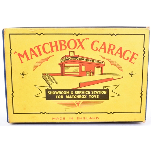 8 - Diecast - a vintage 1960s Matchbox model MG1a ' Garage, Showroom and Service Station ' model compris... 