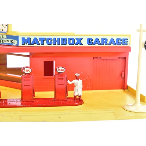 8 - Diecast - a vintage 1960s Matchbox model MG1a ' Garage, Showroom and Service Station ' model compris... 