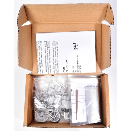 98 - White Metal Kits - x2 original Duncan Models 7mm scale white metal Steam Roller kits comprising Burr... 