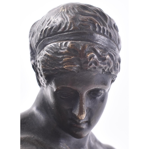 223 - A 19th century Grand Tour bronze sculpture in the form of a Greek discus thrower. The figure shown s... 