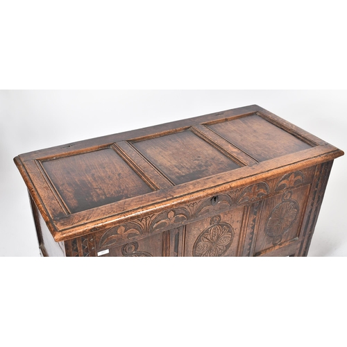 231 - A 17th century carved oak wood West Country coffer / blanket box chest. The coffer having a hinged t... 