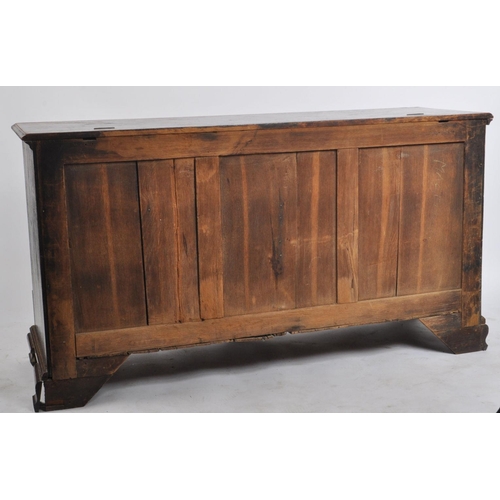 247 - A George III late 18th century mahogany hinged top mule chest - chest of drawers / sideboard. The ch... 