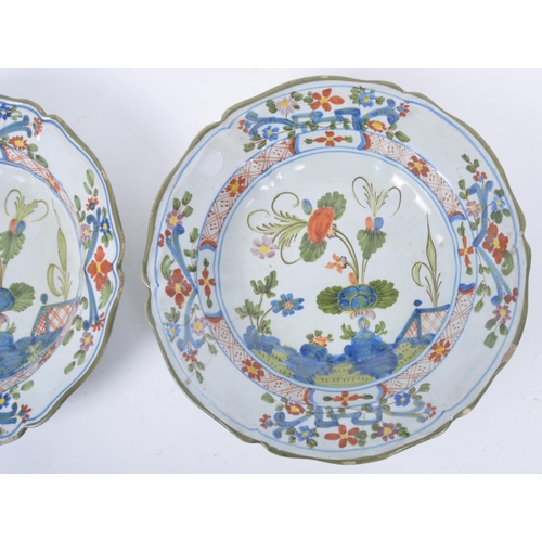 281 - A pair of 20th century Italian majolica ceramic hand painted 'Garofano Imola' plates / dishes. The c... 