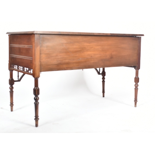 293 - James Shoolbred & Co. - London - A Victorian 19th century mahogany desk / writing table. The table h... 