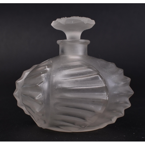 35 - A 1930s Art Deco Rene Lalique Camille pattern frosted glass perfume bottle and stopper. The base wit... 